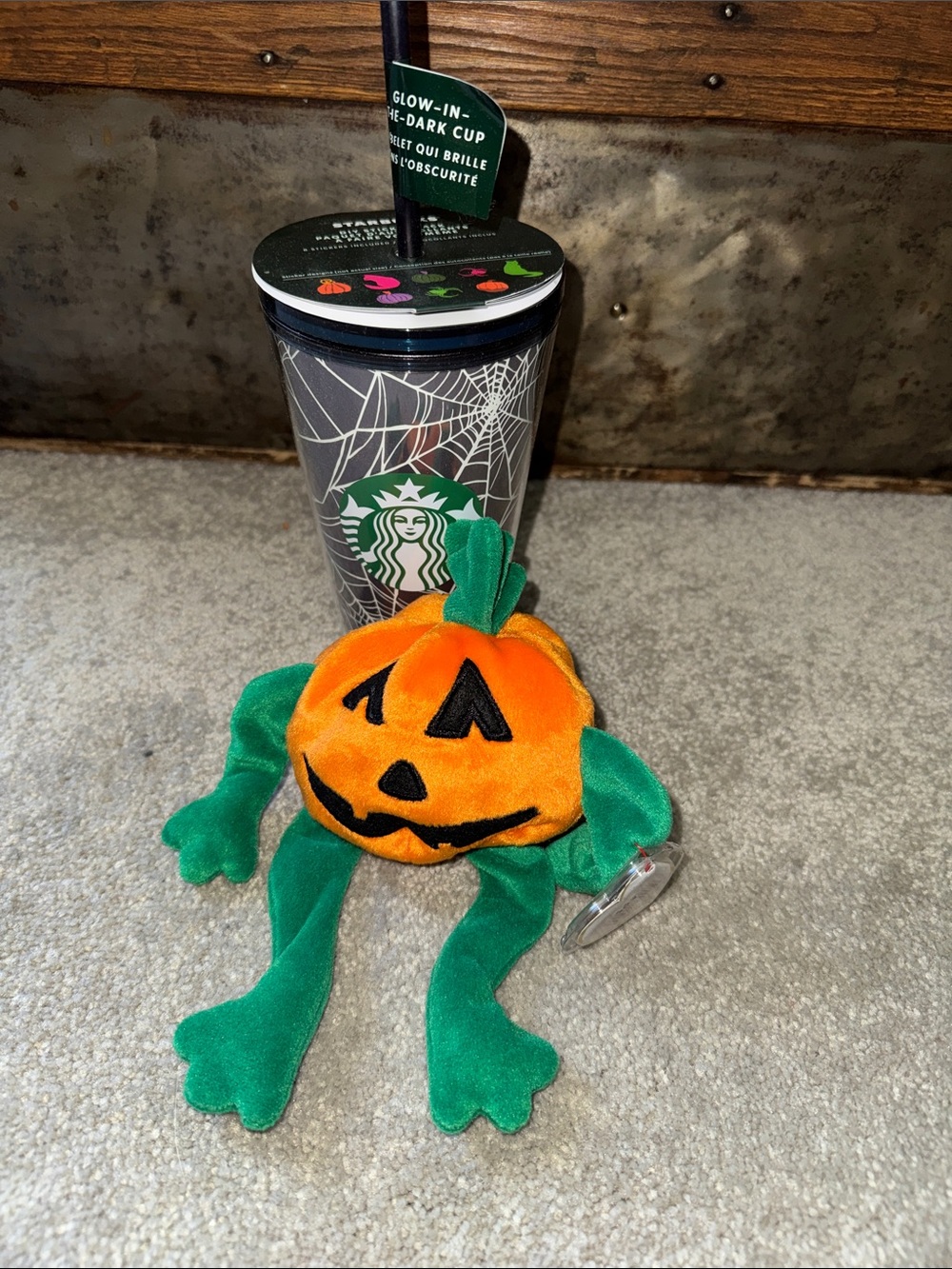 Starbucks 2021 NWT Glow In-The-Dark 16 oz Tumbler w/8 Stickers with Pumpkin Ty